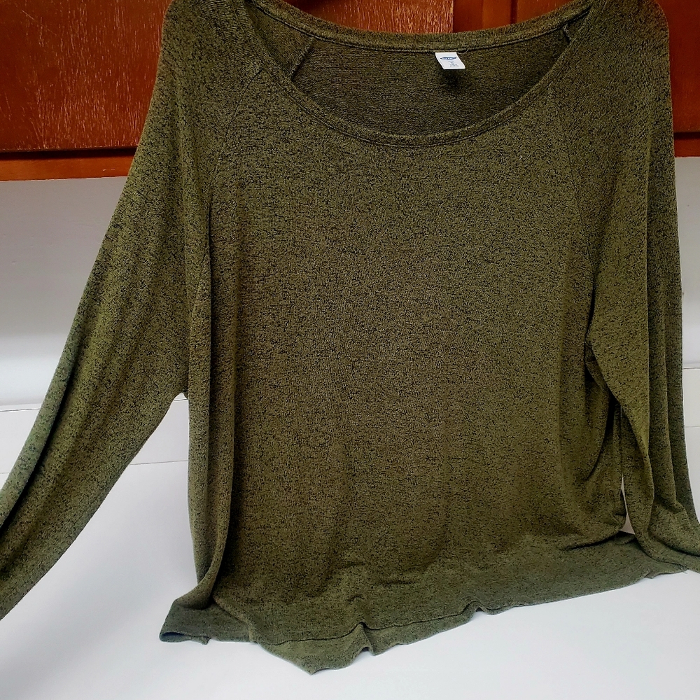 Long sleeve staple green shirt